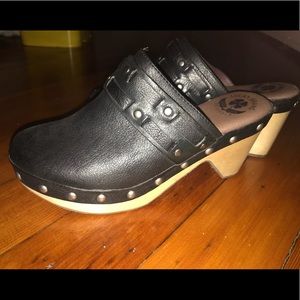 Like New Lucky Brand Clogs